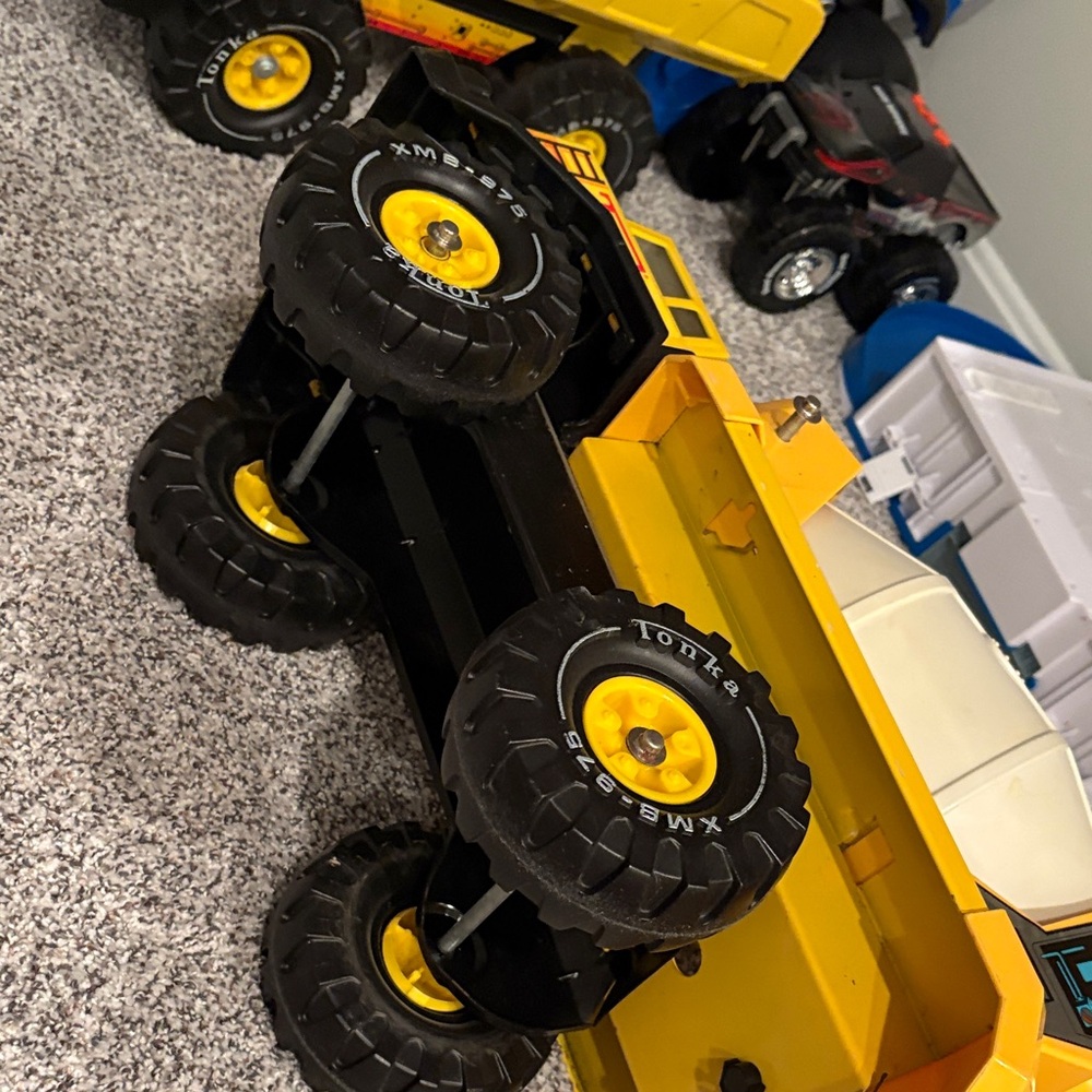 Tonka Yellow and Black Cement Mixer Truck - Picture 4 of 4